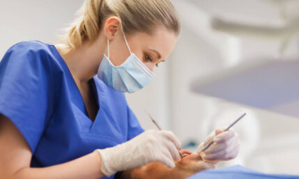 Zahnpflege bei Implantaten