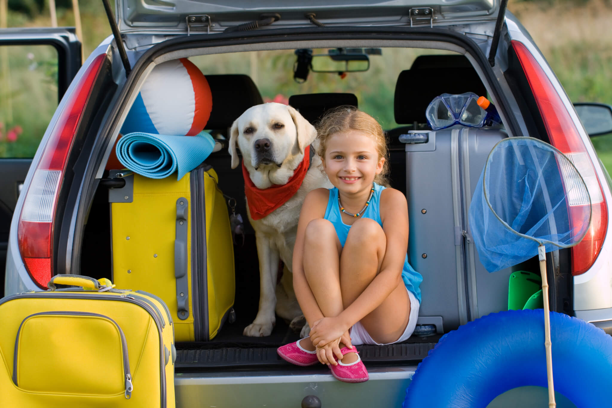Feriengepäck ins Auto laden - mit zwei Kindern!
